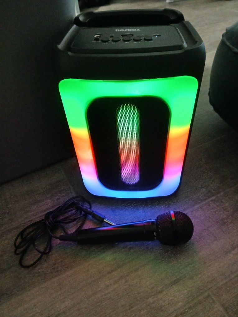 Bluetooth.
Speaker and microphone