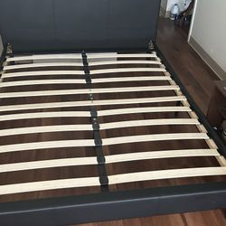 Queen Platform Bed   (no Definitely)