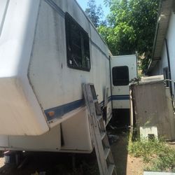 40 FT  FIFTH WHEEL TRAILER  AS IS