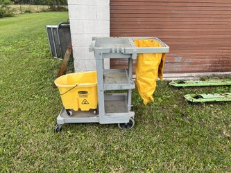 Rubbermaid Janitor Cart