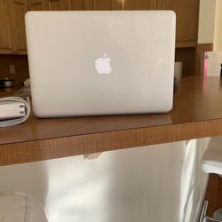 Apple MacBook Laptop 