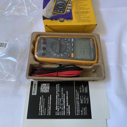 Fluke 17B+ Digital Multimeter, for Electrical Applications, Measures AC/DC Voltage 600V, Current Measurements to 10A, Resistance, Continuity, Diode, 