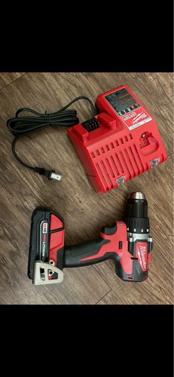 Milwaukee m18 drill with 2.0 battery and charger 100$ new/nuevo