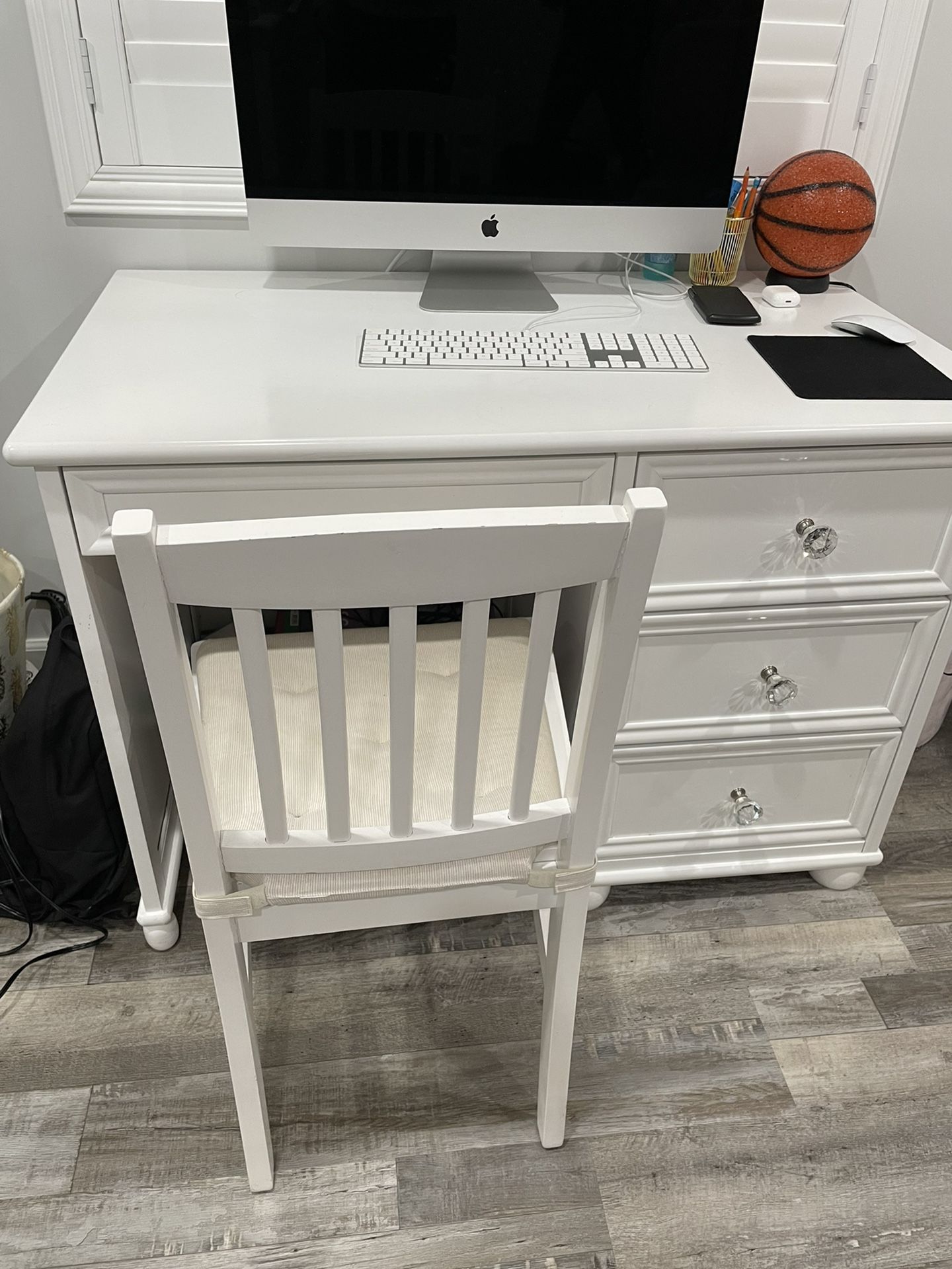 Desk With Chair