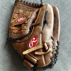Rawlings Renegade 12.5" Baseball Glove: Leather, Right-Handed.