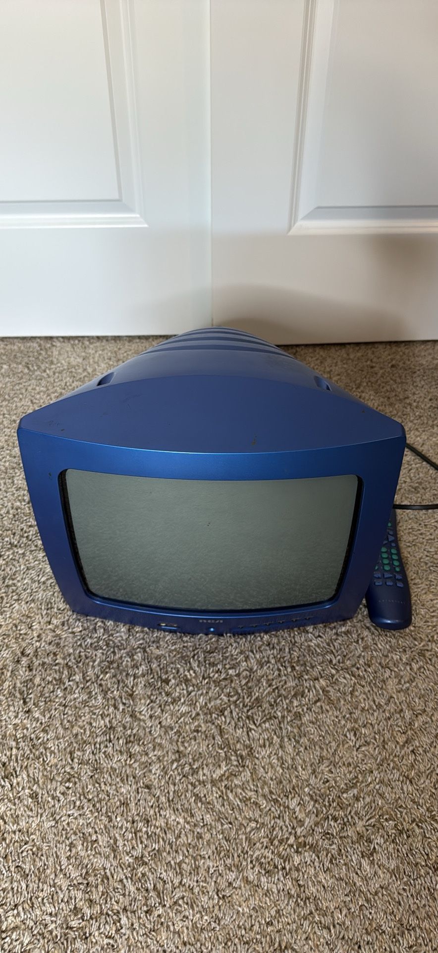 RCA TV With remote 13 Inch