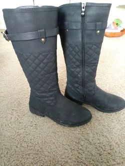 Size 8 (dirty just need to wipe off)