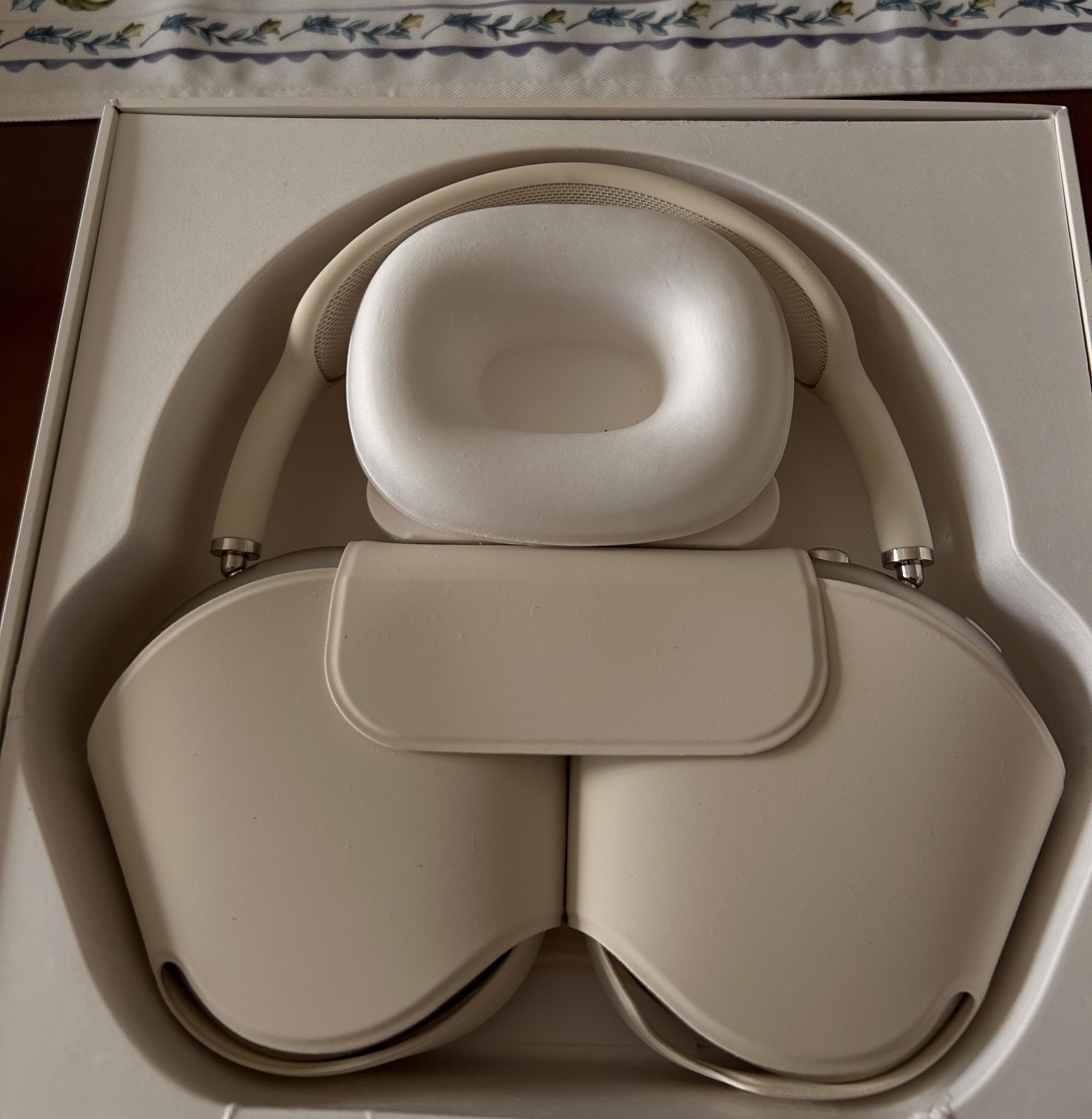 Apple AirPods Max with Smart Case | Starlight, USB-C