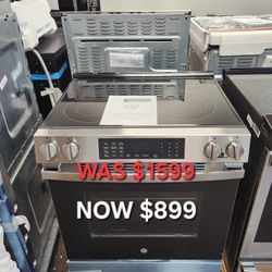 30 in. 5 Burner Element Smart Slide-In Electric
Convection Range n Stainless w/ EasyWash
Oven Tray & No-Preheat Air Fry