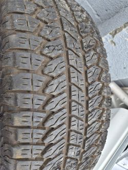 275 60 20 DUELER A/T