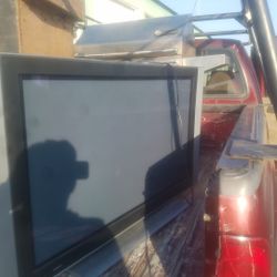 50 inch hdtv great for garage  or kids play room games $60