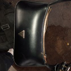 Guess handbags (women's)