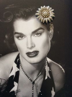 VINTAGE rhinestone flower brooch