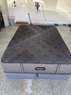 Beautyrest Black Queen with base