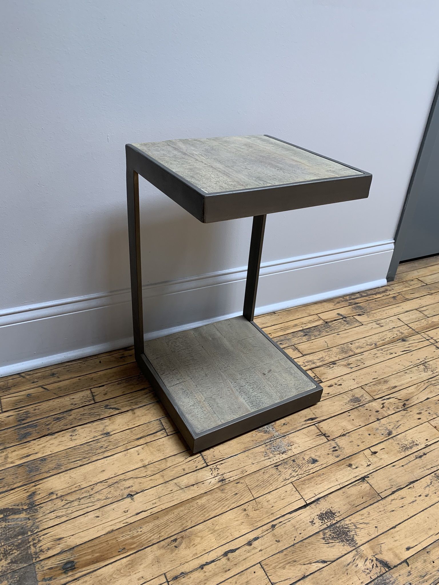 C-Shaped End/Side/Pull -up Table 