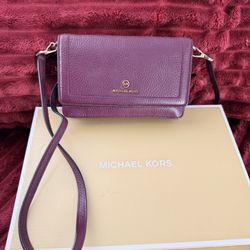 Michael Kors Jet Set Charm Small Phone Convertible Crossbody bag in Berry