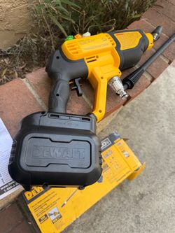 DEWALT Electric Power Cleaner / Sprayer like new condition
