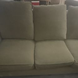 Bassett Sofa  Good Conditions 