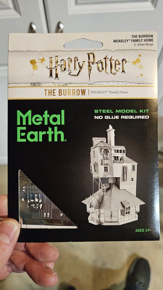 Harry Potter The BURROW Metal Model Kit