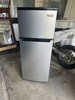 Refrigerator 