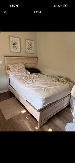 Full bed (mattress base and frame)