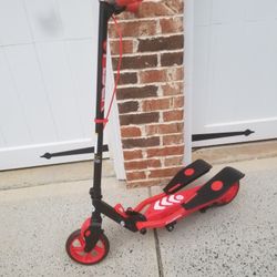  Y flyer stepping scooter Red excellent condition