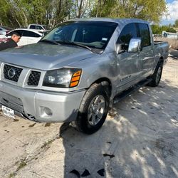 Nissan Titan SE