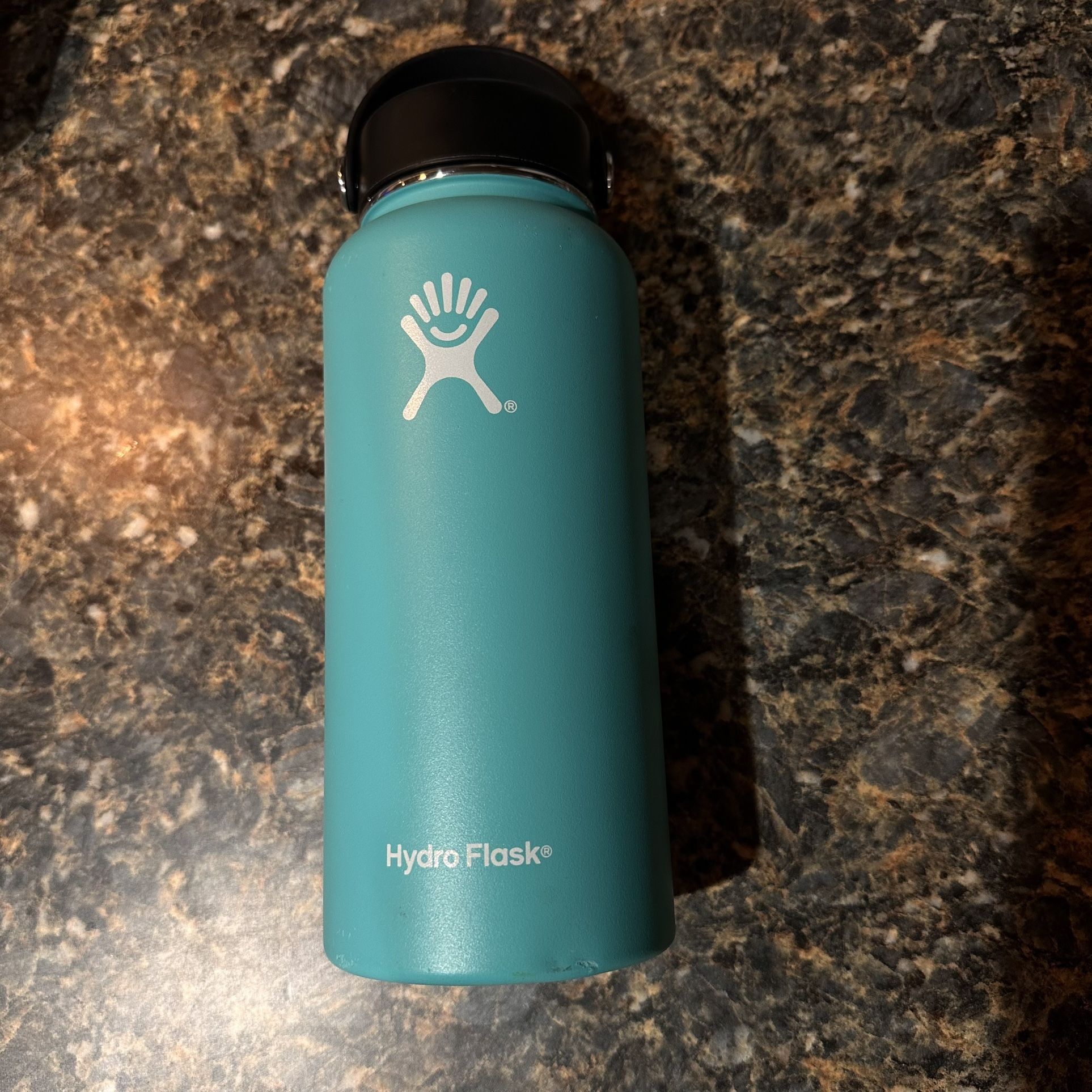 32oz light blue Hydro Flask almost mint condition for Sale in Denver, CO -  OfferUp