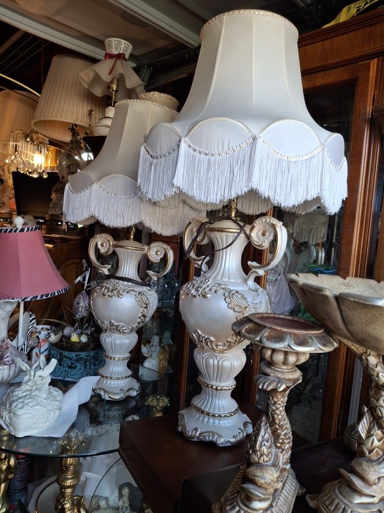REALLY Nice Set Of Peal And LOTS OF GOLD TRIM THEY WORK GREAT ONE SHADE HAS A SMALL TEAR IN THE BACK