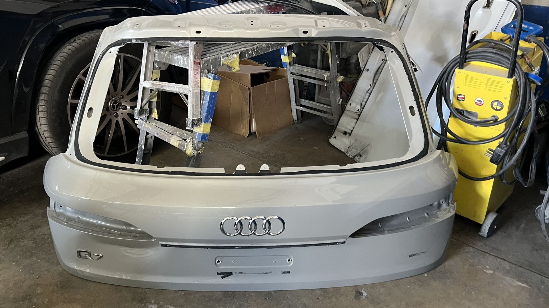 Audi Q7 Tailgate Minor Damage Repairable 2020 2021 2022 2023 2024