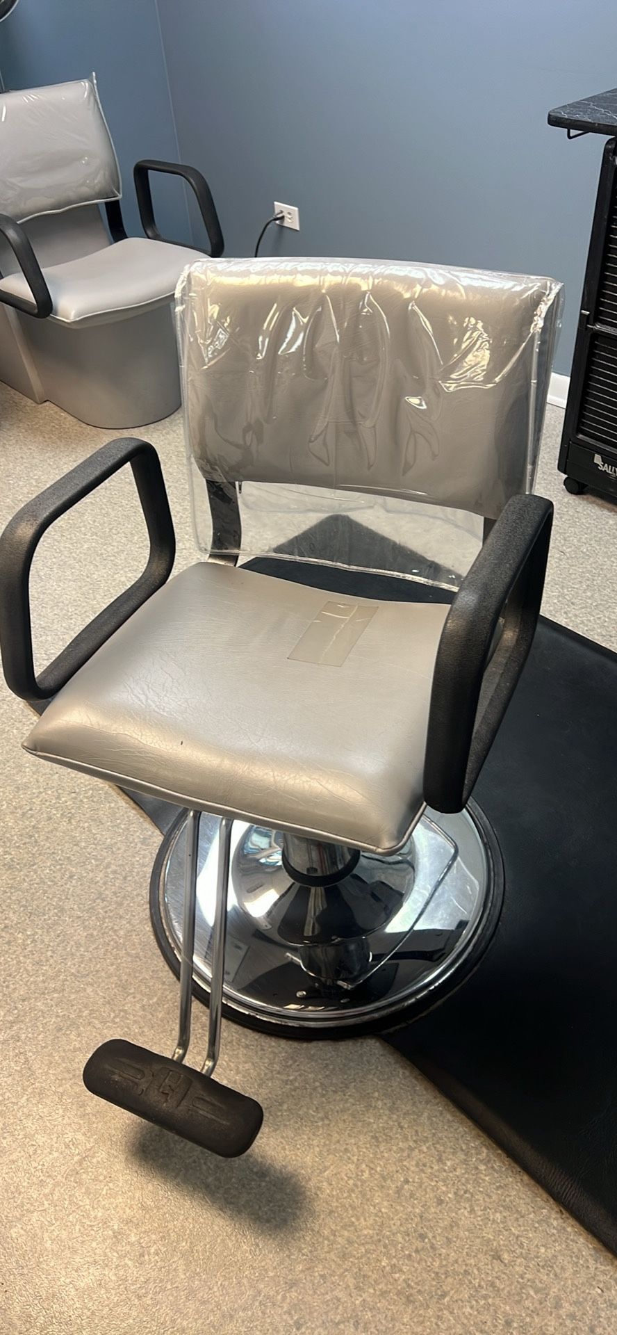 Salon Chair