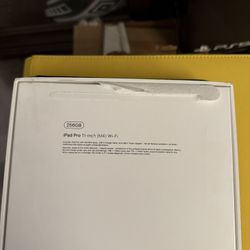 M4 iPad Pro 256gb WiFi With Apple Pencil Pro And Magic Keyboard Bundle