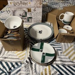 bajilla de HARRY POTTER  NUEVA de 16 piesas
