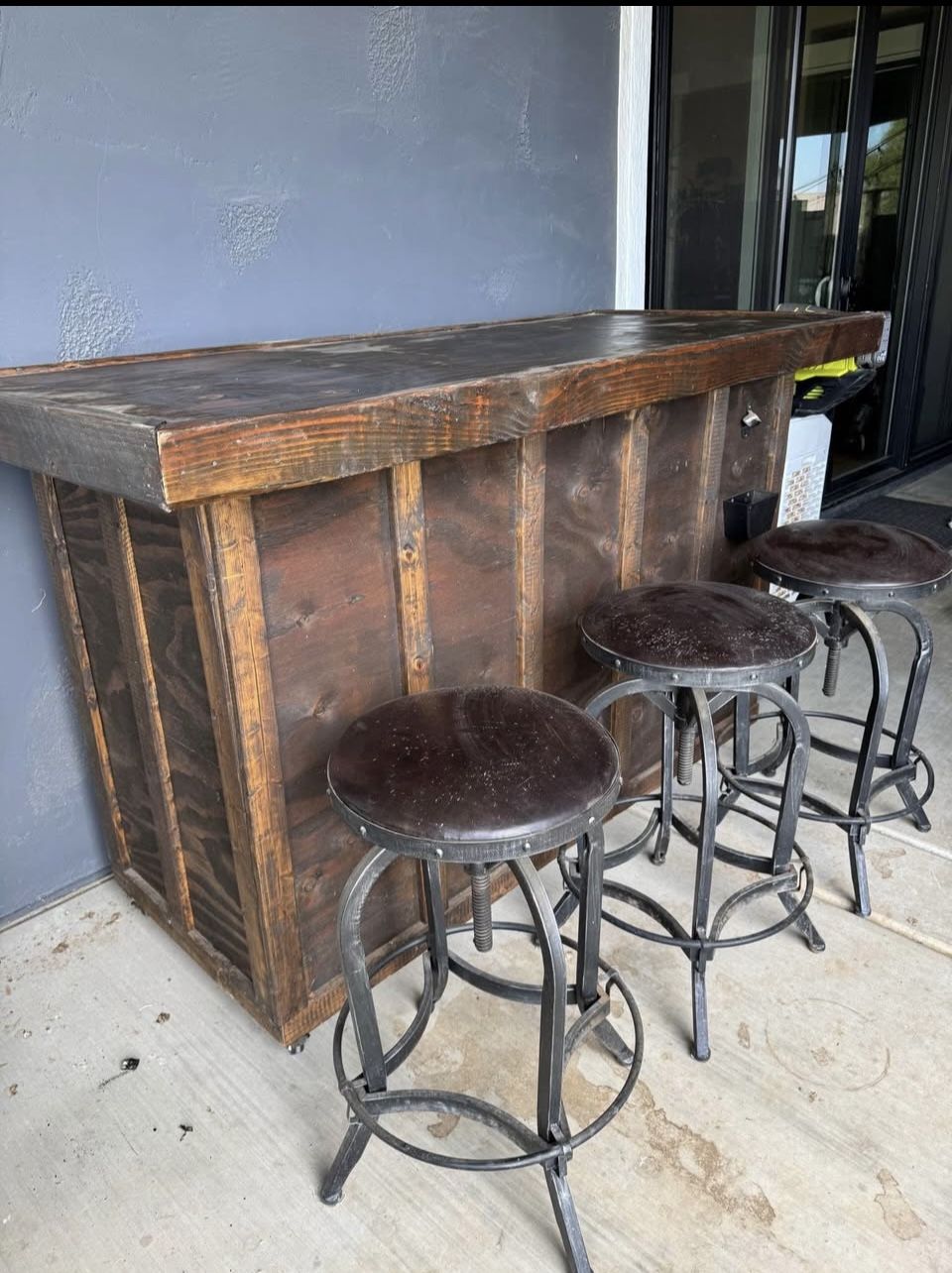 Bar On Wheels W/ 3 Metal Stools
