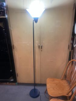 Floor lamp Adjustable to Multiple Positions