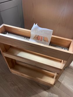 Sliding spice rack