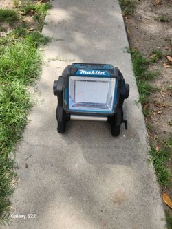 Makita flood light