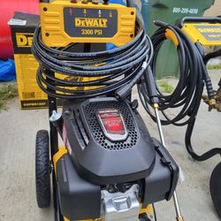 DEWALT
3300 PSI 2.4 GPM Cold Water Gas Pressure Washer with HONDA GCV200 Engine