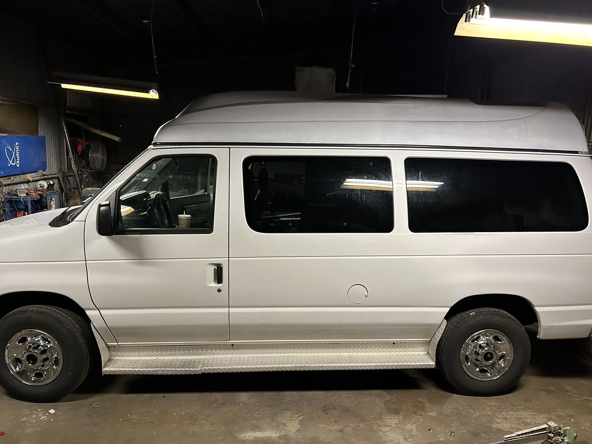 2009 Ford E-350