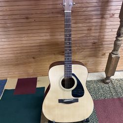 Yamaha F310 Acoustic guitar-Natural 
