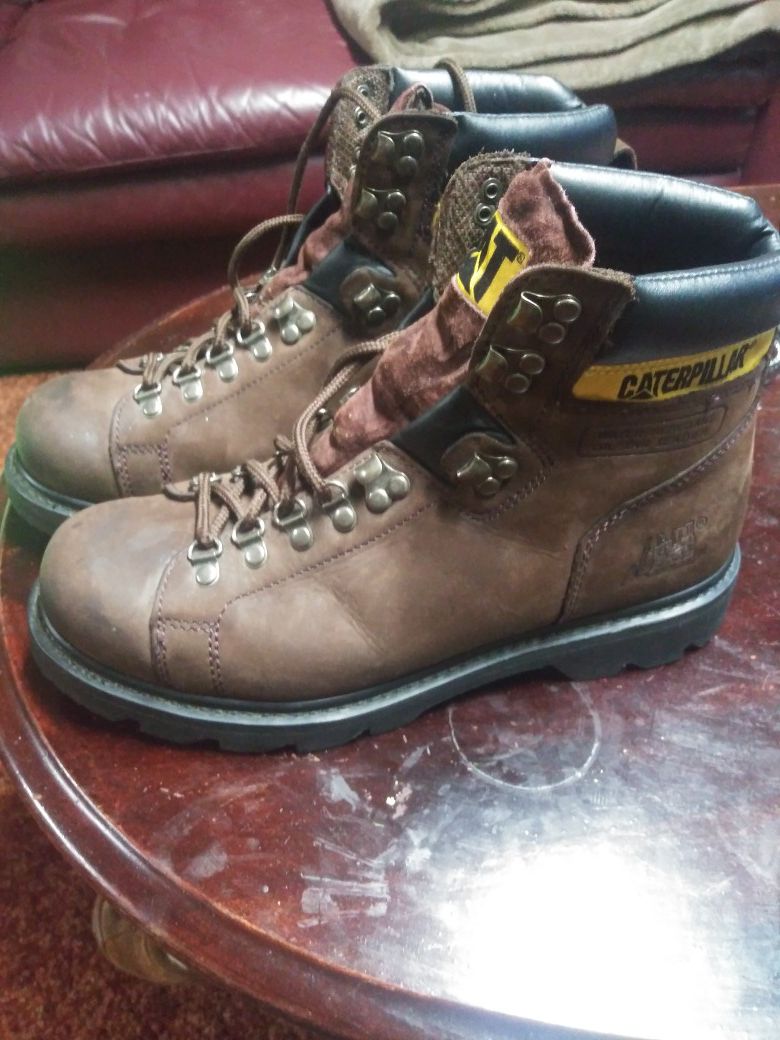 Catapiller work boots..11