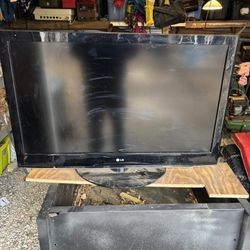 42” LG TV
