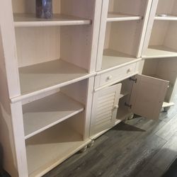 Beautiful set of 310 bookshelves – perfect for booklovers!