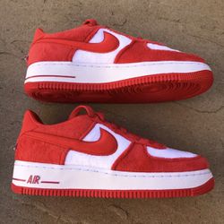 New Nike Air Force 1 Low Fleece Valentines Day White Red Youth 6.5y, Women’s. 8