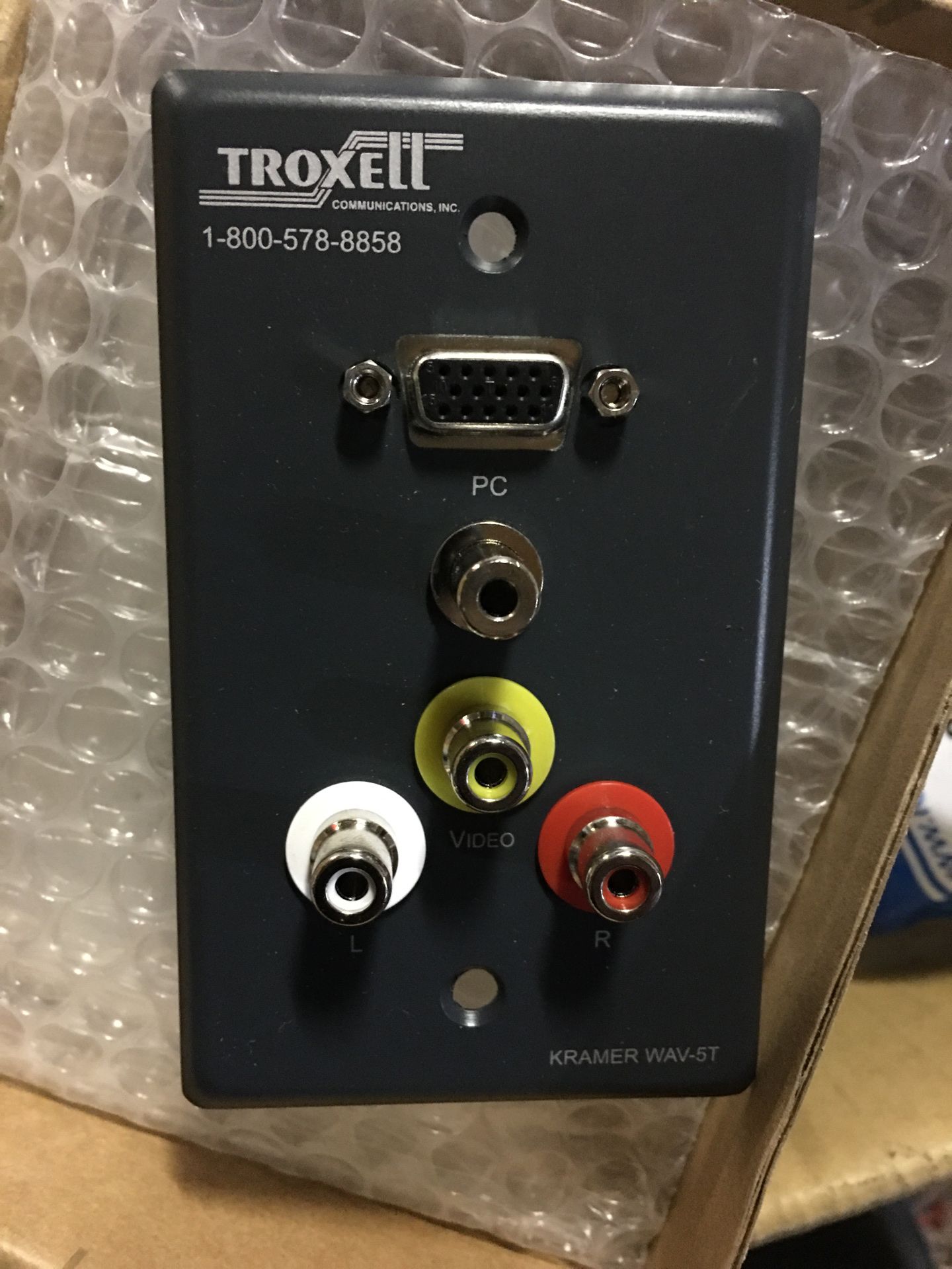 Audio video single gang wall plate