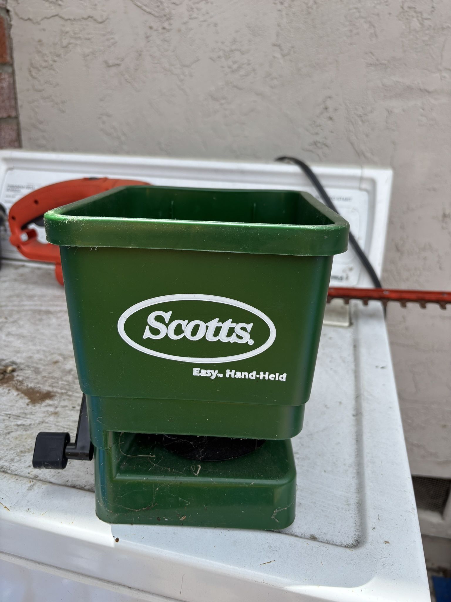 Fertilizer Spreder