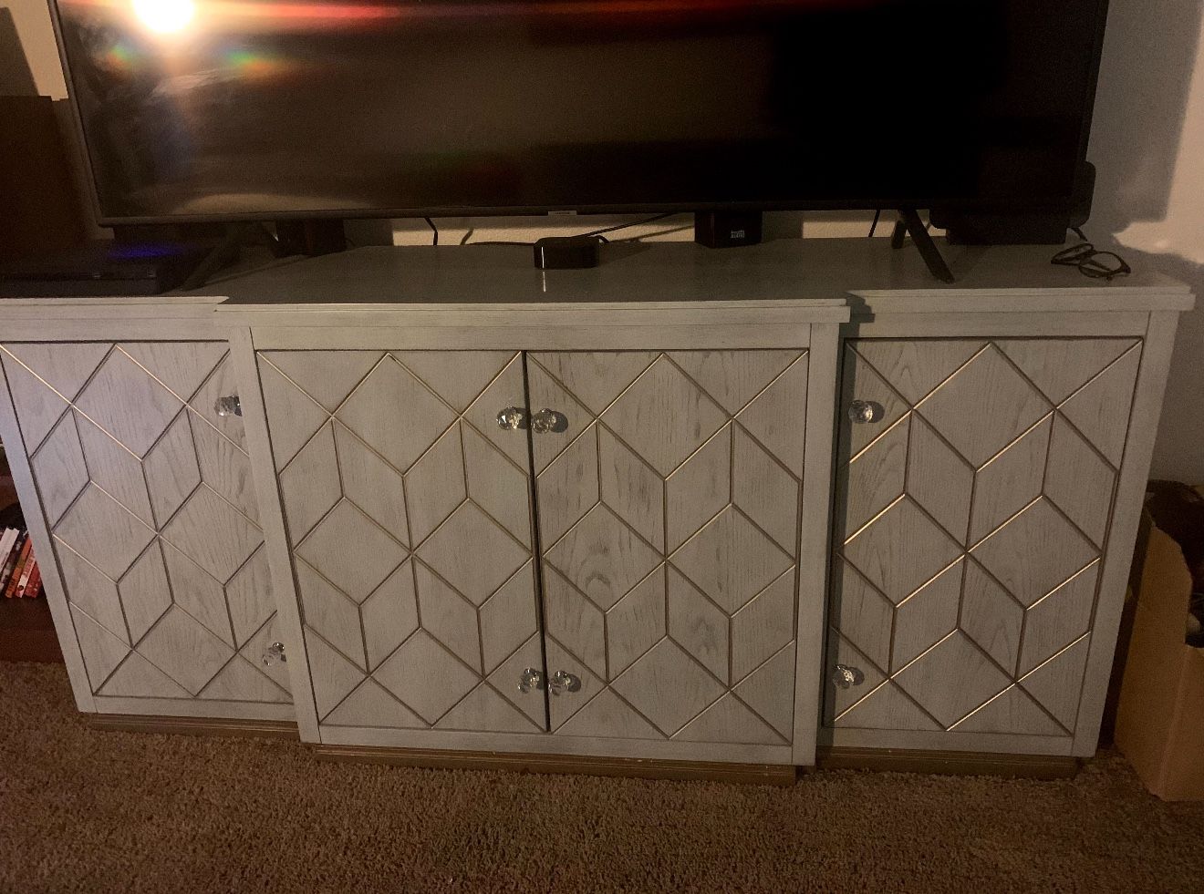 TV Stand/Entertainment Center(PLEASE READ FULL DESCRIPTION BEFORE EXPRESSING INTEREST)
