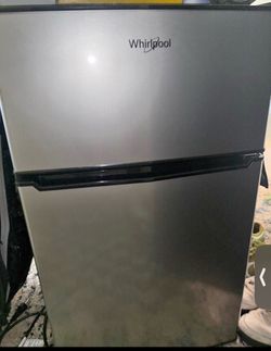 Whirlpool 3.1 cu ft Mini Refrigerator Stainless Steel WH31S1E: Energy Star Certified Dorm Fridge, Re