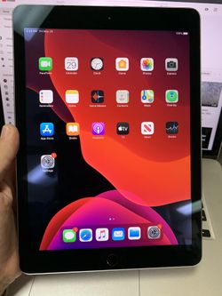 iPad Air 2 w/ charger! Excellent condition