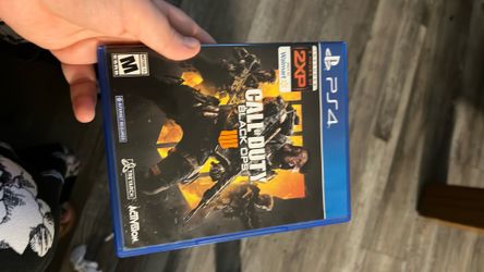 Selling PlayStation 4 CODM black ops 3 and 4